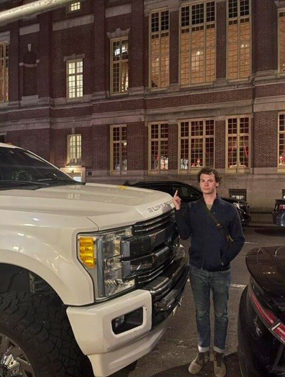 This Man Is 5'9" Tall